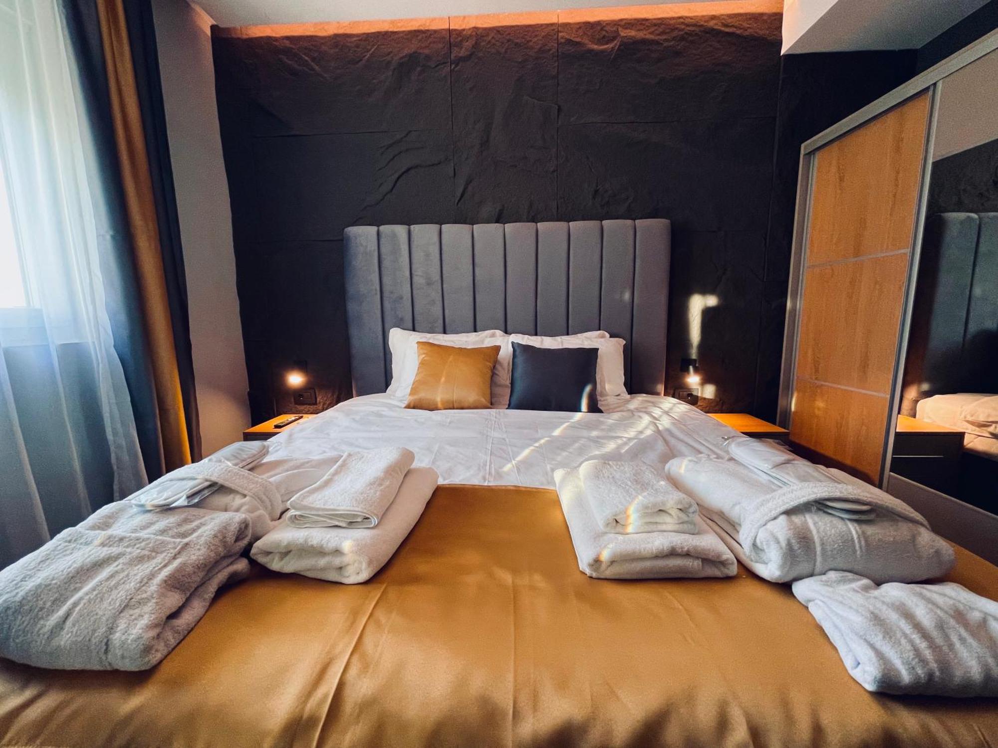 Mozaik Apartments & Spa - Modern 4-Star Apartments With Exclusive Private Spa Wellness In The City Center - Sauna, Jacuzzi, Turkish Bath - Free Parking, Wi-Fi - Rooms & Apartments Ćuprija Exterior foto