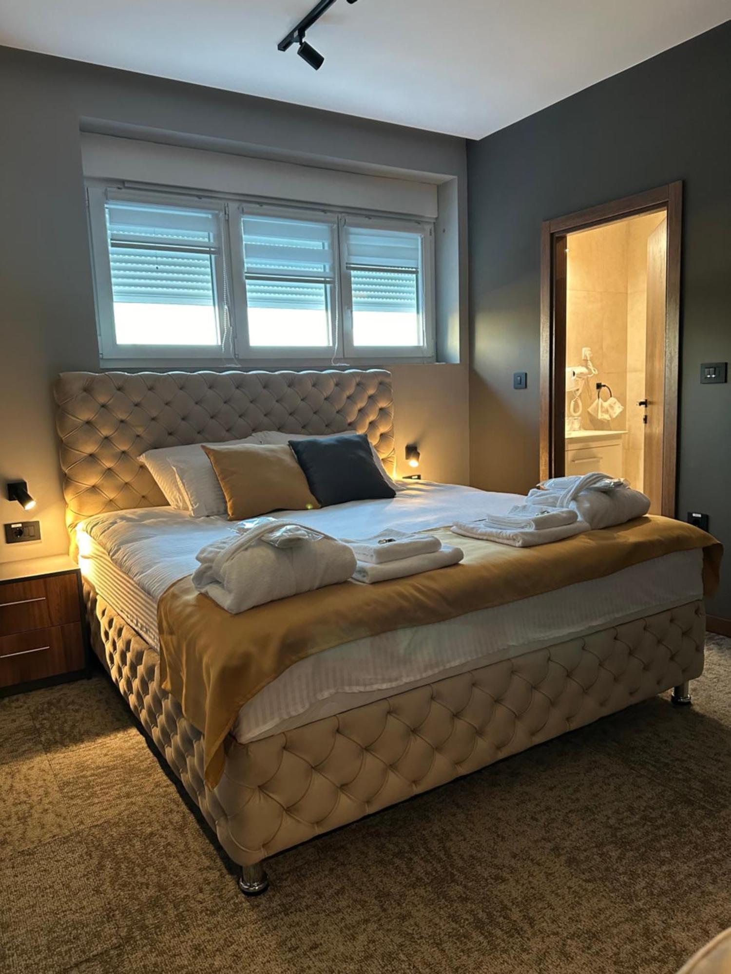 Mozaik Apartments & Spa - Modern 4-Star Apartments With Exclusive Private Spa Wellness In The City Center - Sauna, Jacuzzi, Turkish Bath - Free Parking, Wi-Fi - Rooms & Apartments Ćuprija Exterior foto