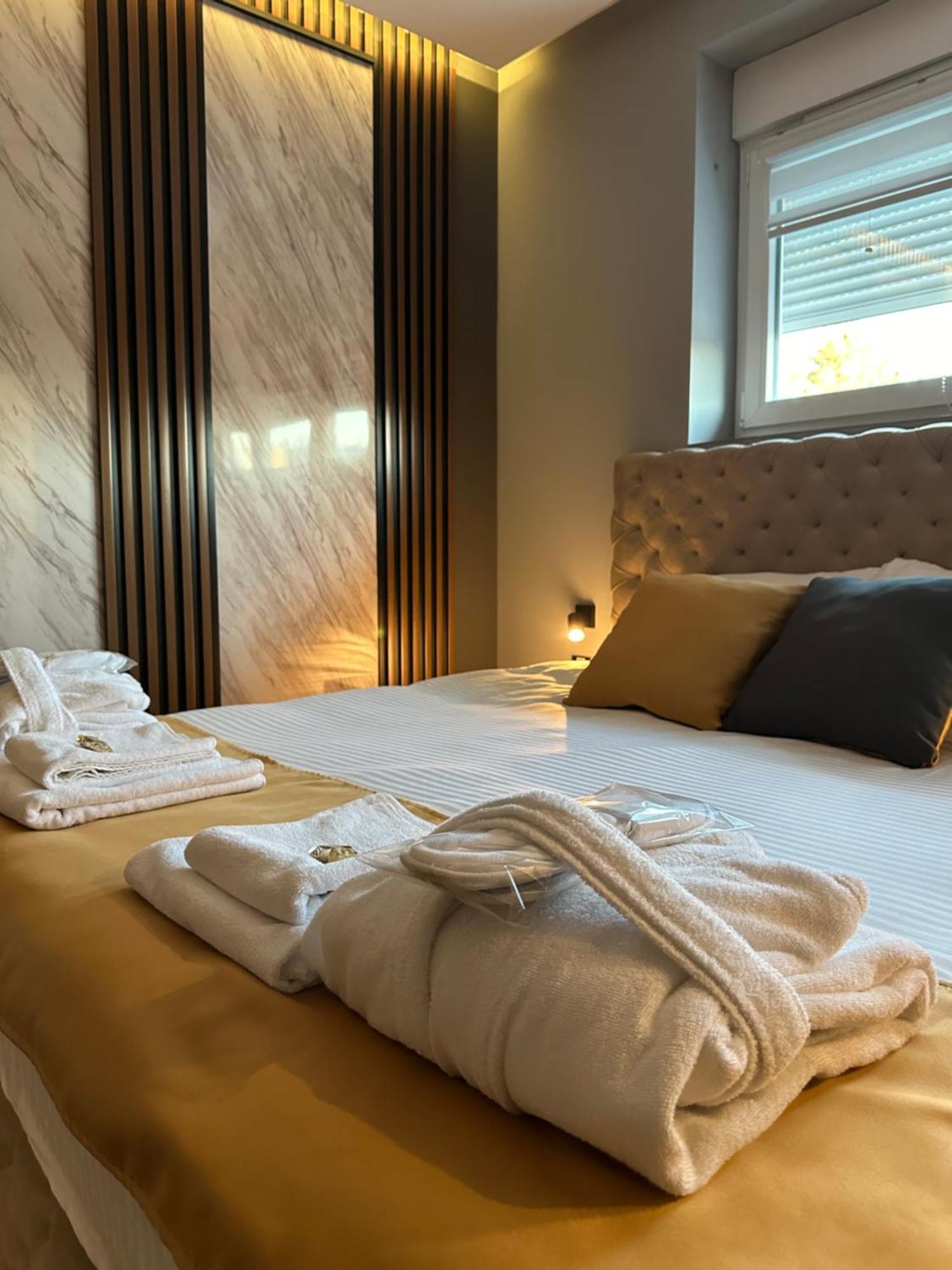 Mozaik Apartments & Spa - Modern 4-Star Apartments With Exclusive Private Spa Wellness In The City Center - Sauna, Jacuzzi, Turkish Bath - Free Parking, Wi-Fi - Rooms & Apartments Ćuprija Exterior foto