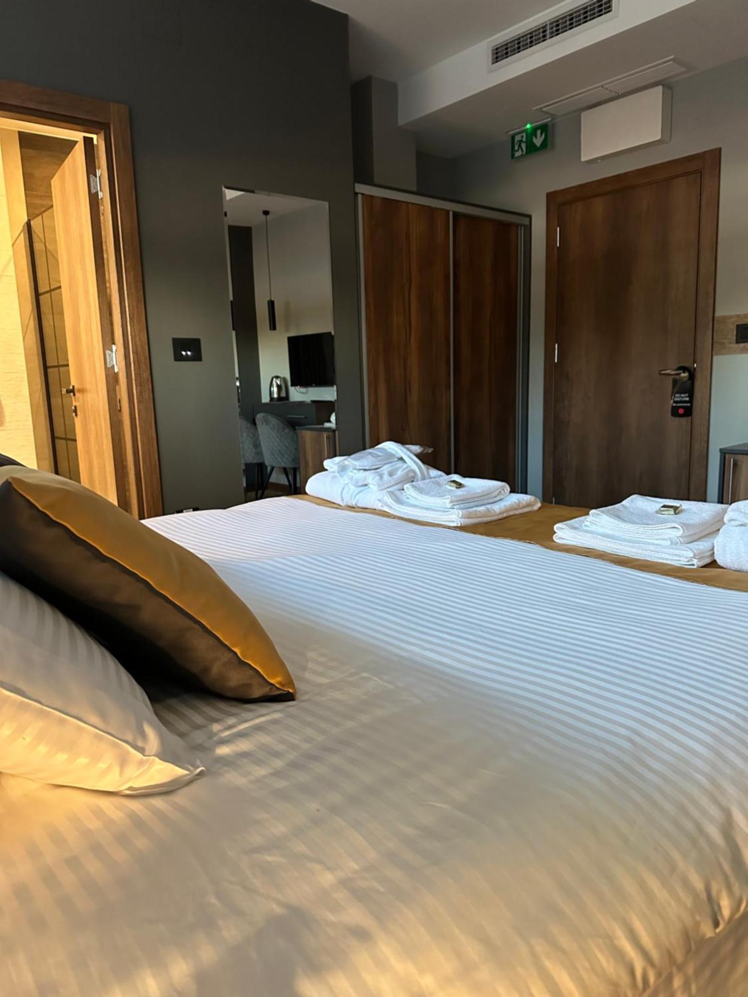 Mozaik Apartments & Spa - Modern 4-Star Apartments With Exclusive Private Spa Wellness In The City Center - Sauna, Jacuzzi, Turkish Bath - Free Parking, Wi-Fi - Rooms & Apartments Ćuprija Exterior foto
