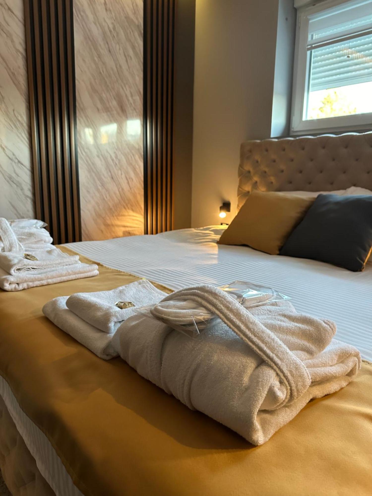 Mozaik Apartments & Spa - Modern 4-Star Apartments With Exclusive Private Spa Wellness In The City Center - Sauna, Jacuzzi, Turkish Bath - Free Parking, Wi-Fi - Rooms & Apartments Ćuprija Exterior foto