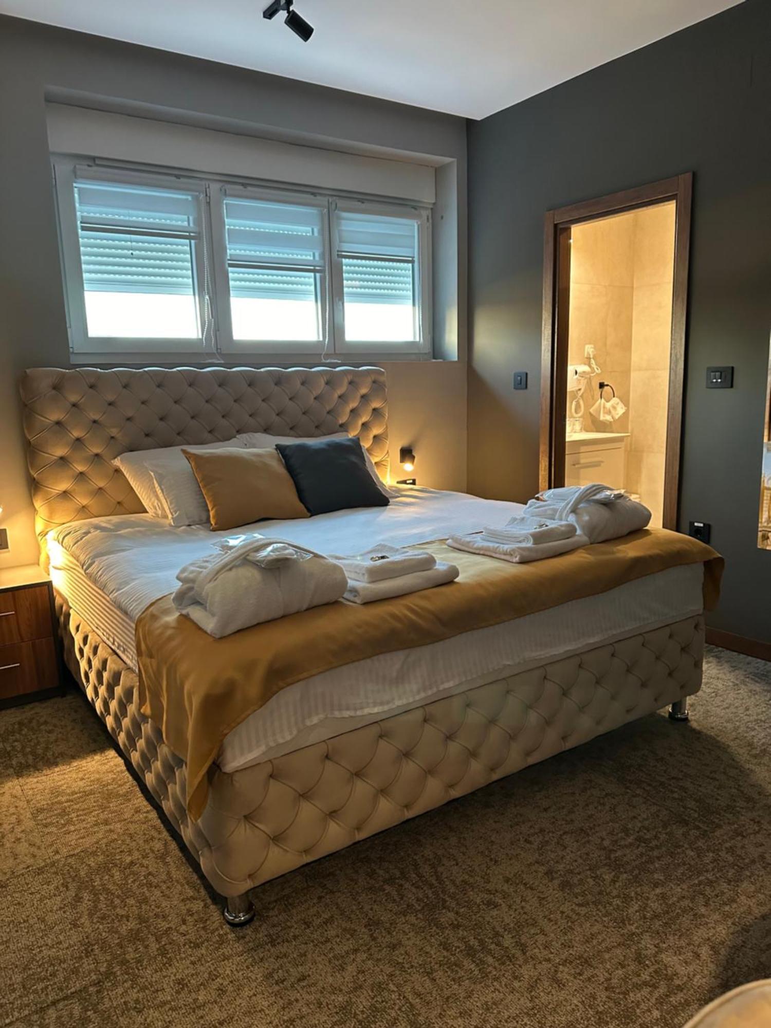 Mozaik Apartments & Spa - Modern 4-Star Apartments With Exclusive Private Spa Wellness In The City Center - Sauna, Jacuzzi, Turkish Bath - Free Parking, Wi-Fi - Rooms & Apartments Ćuprija Exterior foto