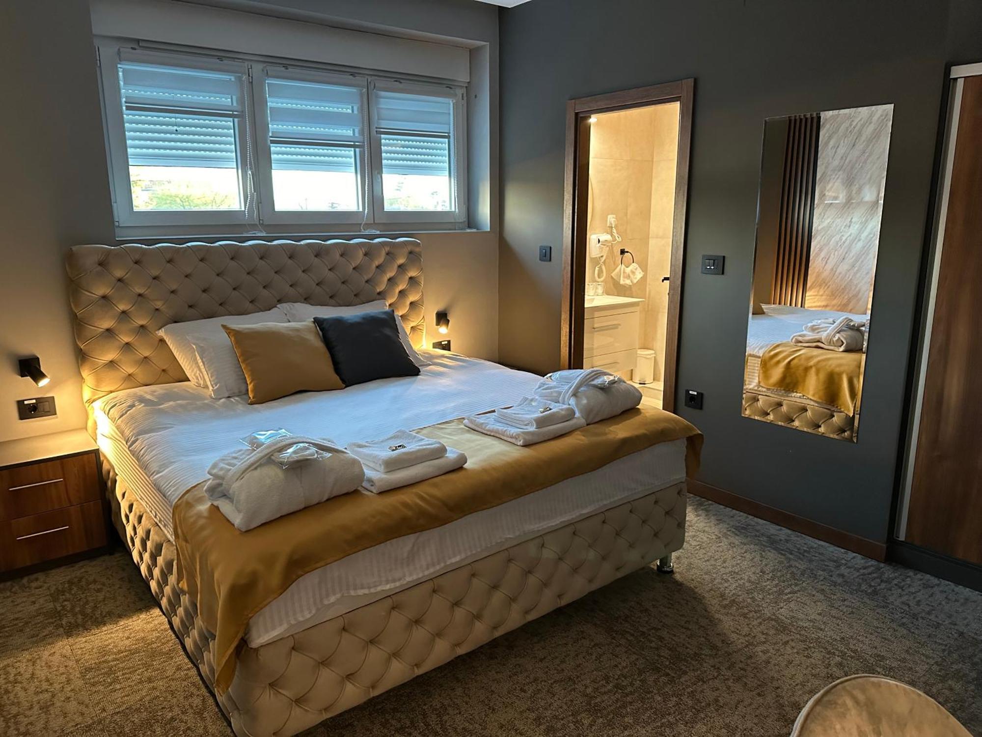 Mozaik Apartments & Spa - Modern 4-Star Apartments With Exclusive Private Spa Wellness In The City Center - Sauna, Jacuzzi, Turkish Bath - Free Parking, Wi-Fi - Rooms & Apartments Ćuprija Exterior foto