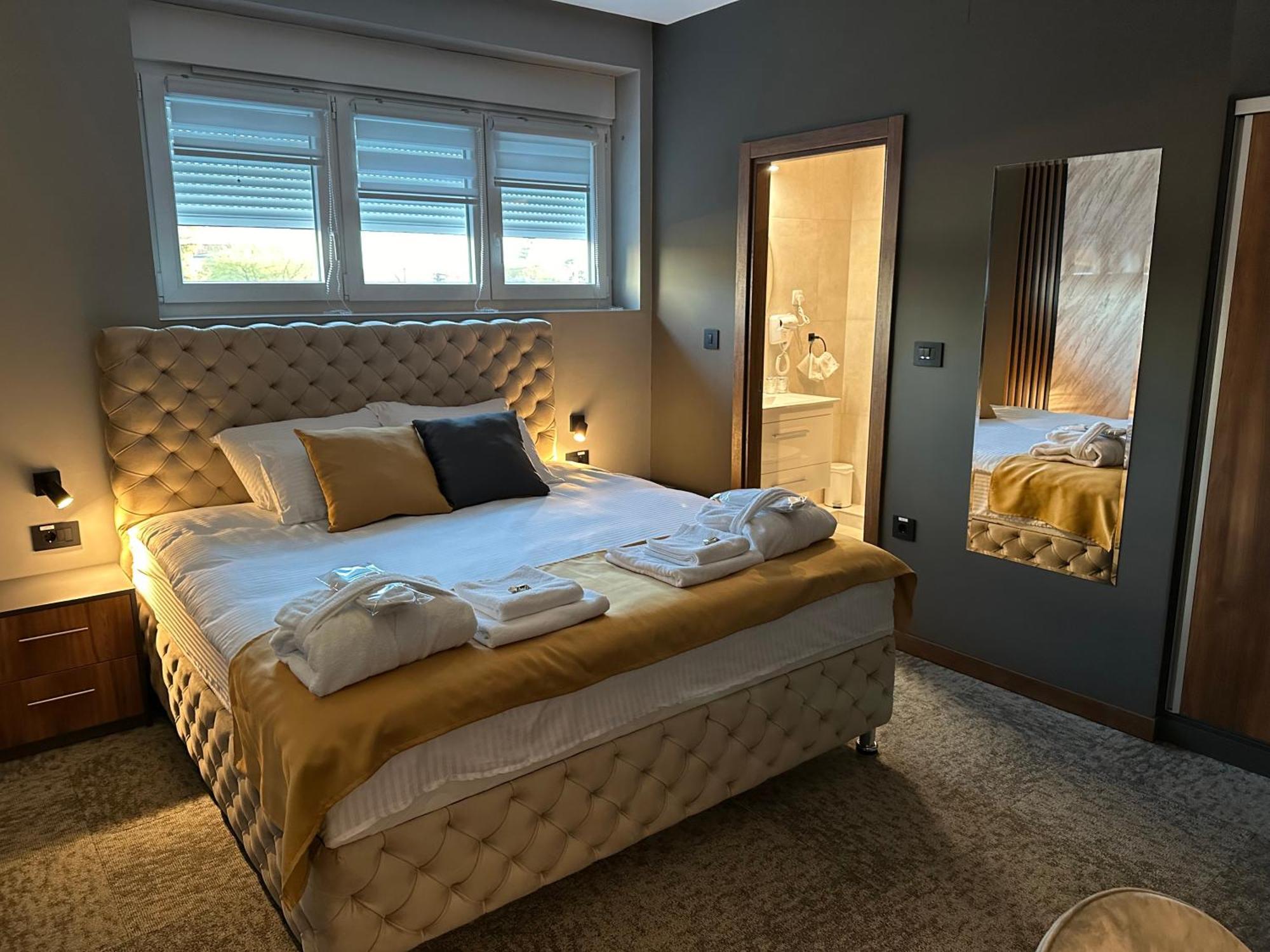 Mozaik Apartments & Spa - Modern 4-Star Apartments With Exclusive Private Spa Wellness In The City Center - Sauna, Jacuzzi, Turkish Bath - Free Parking, Wi-Fi - Rooms & Apartments Ćuprija Exterior foto